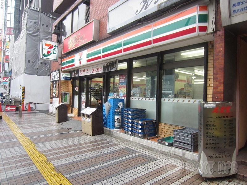 コンビニ　セブンイレブン川崎駅前（コンビニ）まで257m