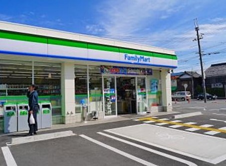 コンビニ　ファミリーマート 城町店（コンビニ）まで73m