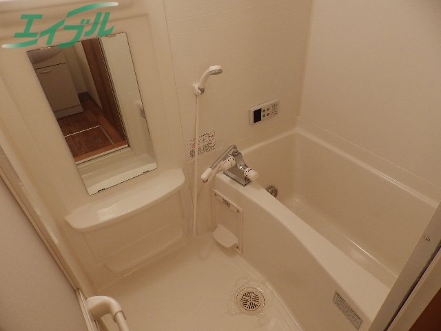 バス・シャワールーム　同型別室のお写真です