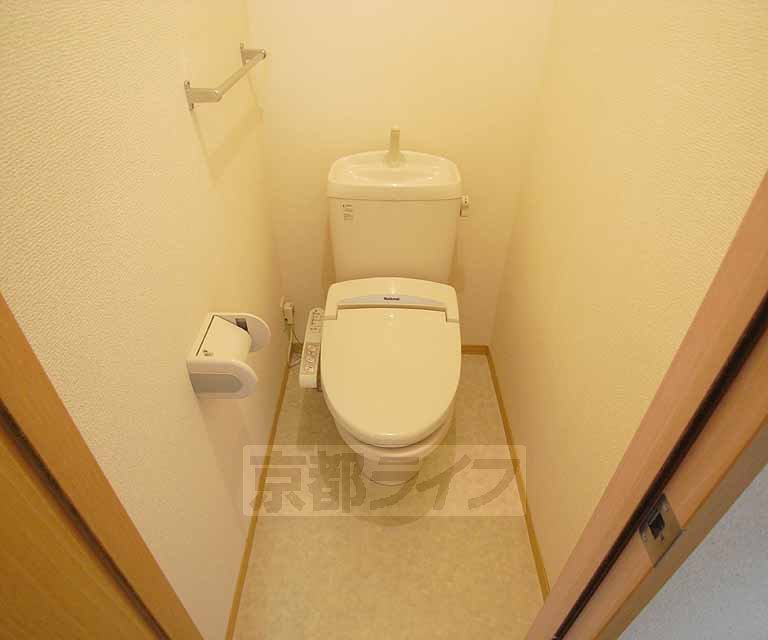 トイレ　嬉しいウォシュレット付きです