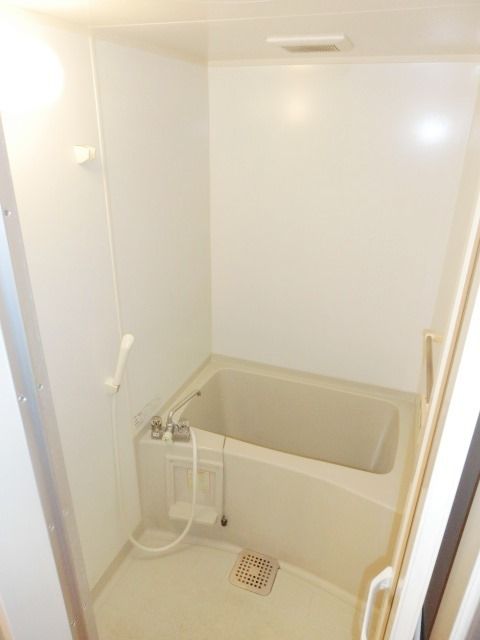 バス・シャワールーム　キレイなバスルーム！追焚き付です。