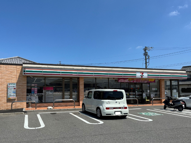 コンビニ　セブンイレブン鈴鹿岸岡町店（コンビニ）まで485m