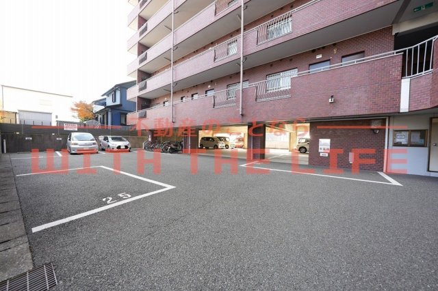 駐車場　車をお持ちの方に嬉しい駐車場付きの物件です