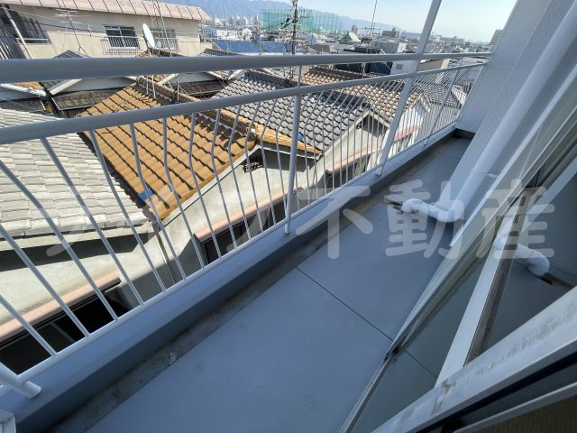バルコニー　陽当たり良好なバルコニーです
