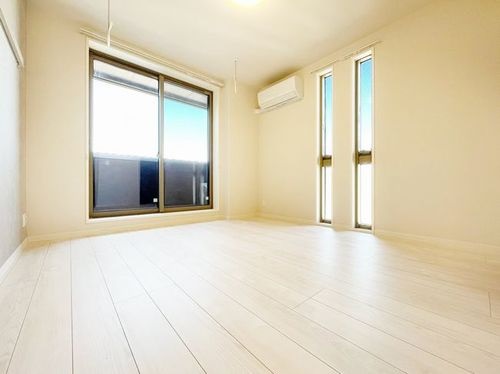 その他部屋・スペース　洋室に室内物干しをご用意しています