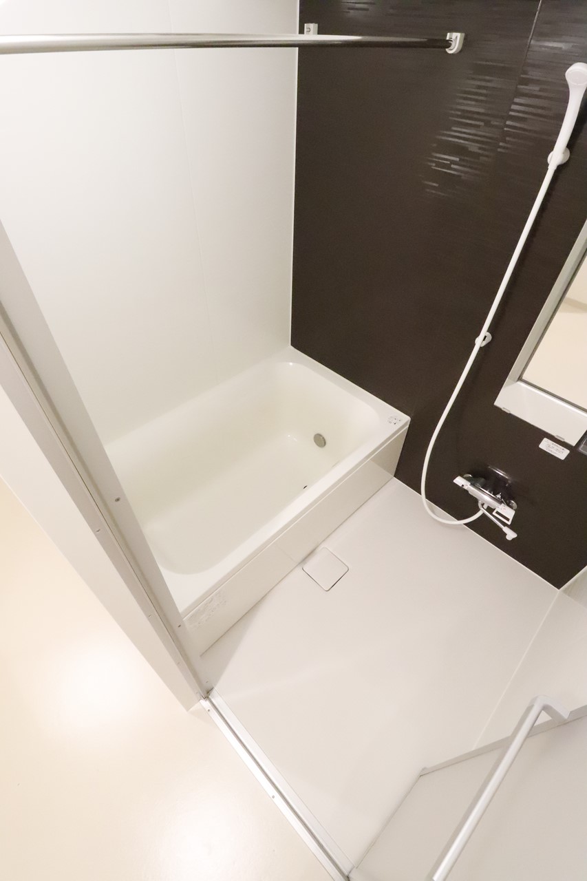 バス・シャワールーム　※同物件、別部屋の写真です。