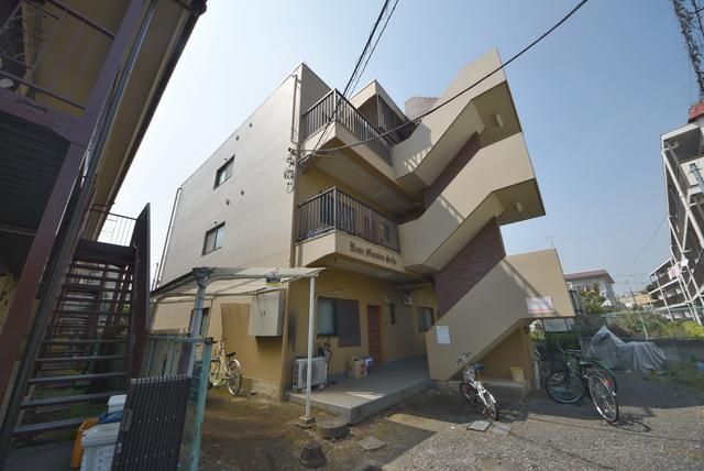 エントランス　★防音性、耐震性に優れた鉄筋コンクリート造のマンションです★