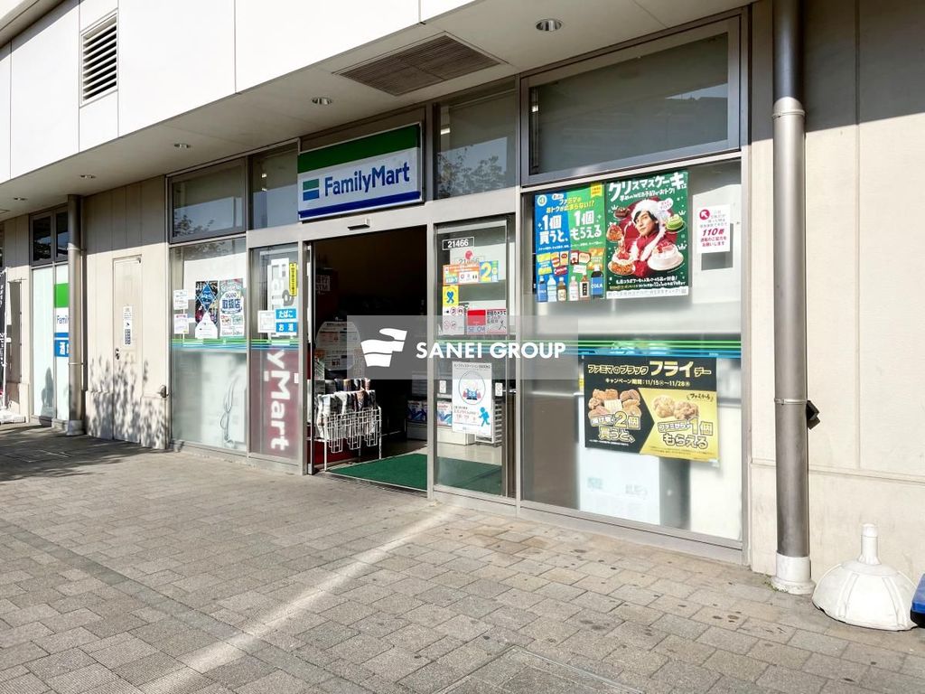 コンビニ　ファミリーマート狭山市駅西口店（コンビニ）まで570m