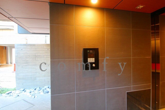 エントランス　オートロック付きエントランス