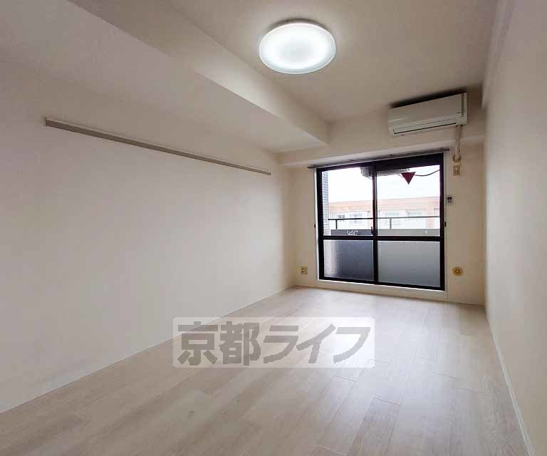 居室・リビング　明るい室内