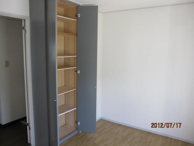 収納　洋室収納