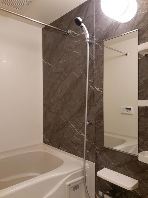 バス・シャワールーム　浴室乾燥機付き♪