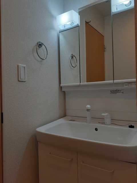 洗面設備　人気の三面鏡独立洗面台♪