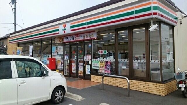 コンビニ　セブンイレブン様（コンビニ）まで450m