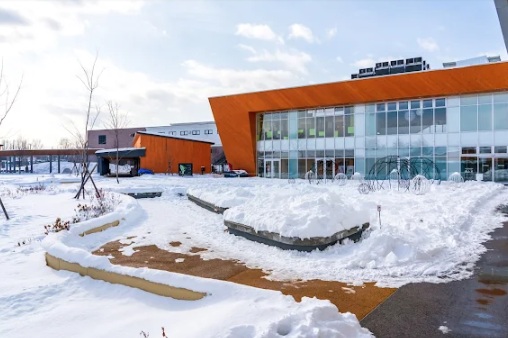 ショッピングセンター　BRANCH札幌月寒（ショッピングセンター）まで679m