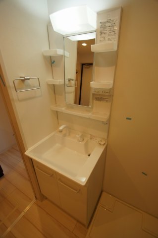 洗面設備　「あると便利な独立洗面台です」