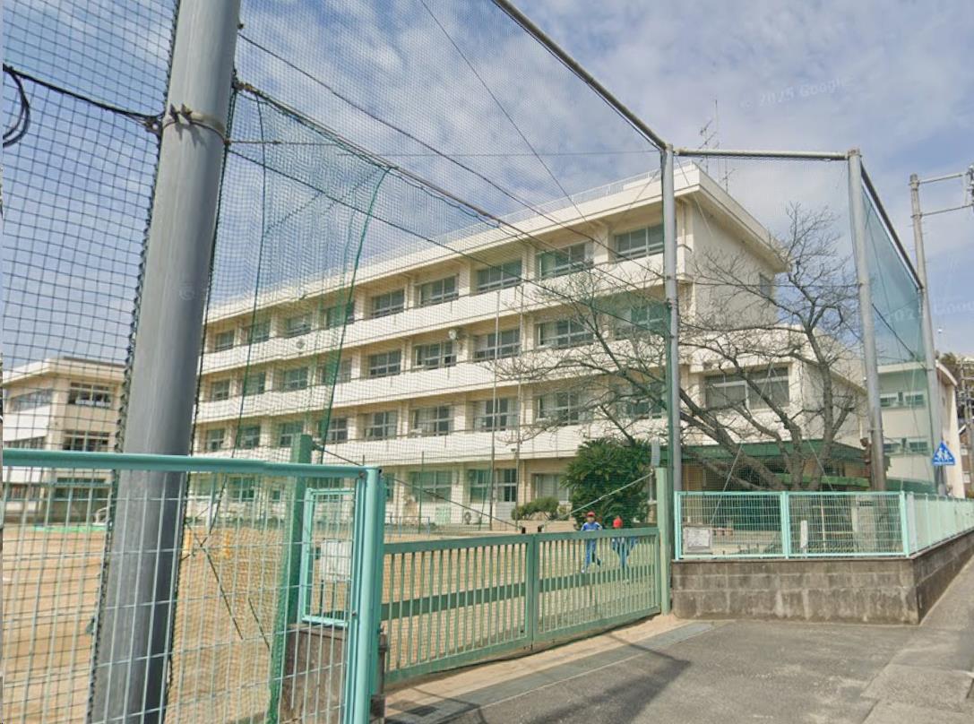 小学校　岡山市立妹尾小学校（小学校）まで445m