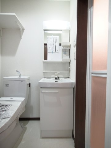 洗面設備　身支度に便利な洗面台