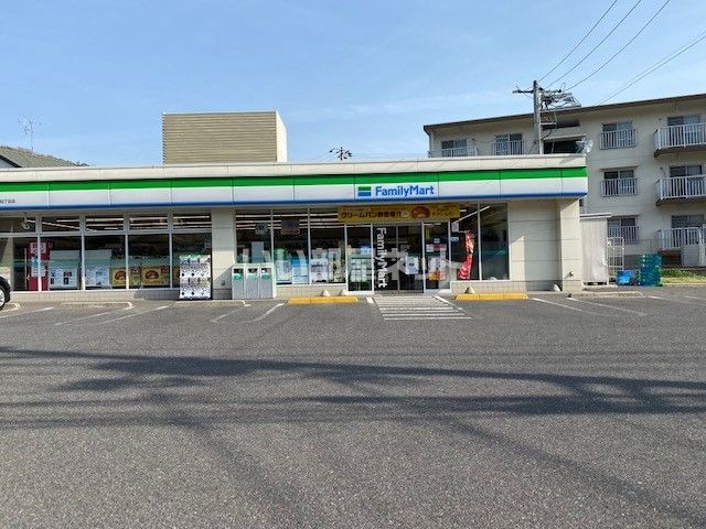 コンビニ　ファミリーマート 温品四丁目店（コンビニ）まで748m