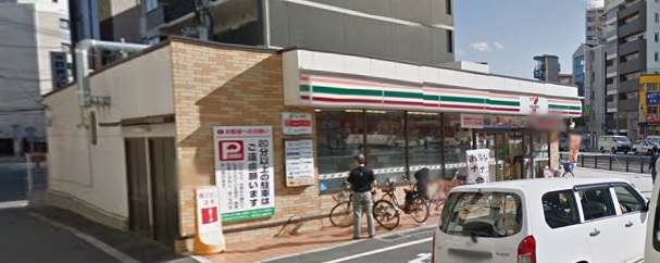コンビニ　セブンイレブン（コンビニ）まで129m