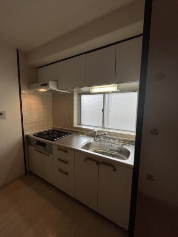 キッチン　窓があり換気も楽々♪