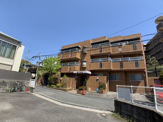 建物外観　敷地内に駐車場あります！