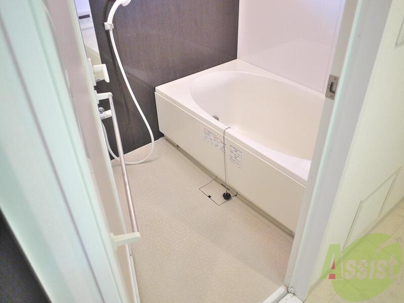 バス・シャワールーム　清潔感のあるお風呂ですね。心から温まってくださいね。