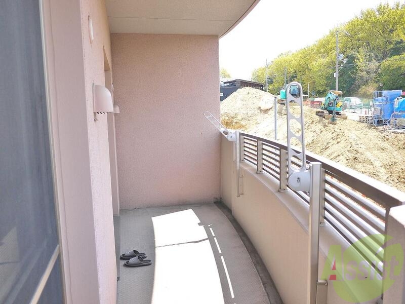 バルコニー　日当たりのいいバルコニーですね。洗濯物もよく乾きますね。