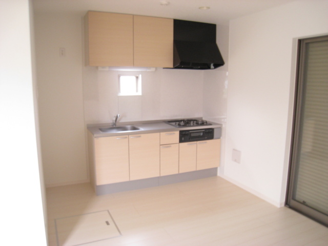 キッチン　3口ガスコンログリル付き