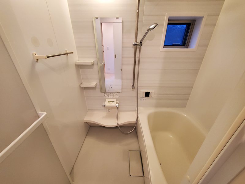 バス・シャワールーム　追い焚き付きオートバス