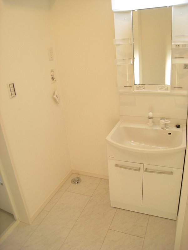 洗面設備　身支度に便利な洗面脱衣室