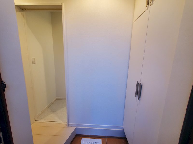 玄関　大型シューズボックス付きの玄関