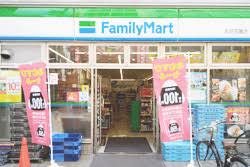 コンビニ　ファミリーマート お花茶屋駅店（コンビニ）まで125m