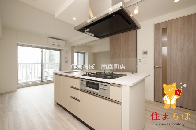 キッチン　「ただの部屋探しじゃない。“あなたの暮らし”探しです。」