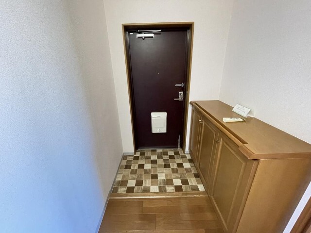 玄関　同物件別部屋のお写真です。