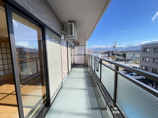 バルコニー　同物件別部屋のお写真です。