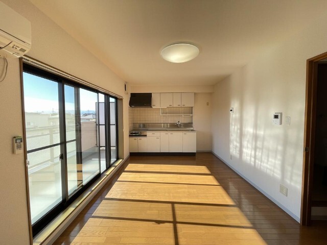 居室・リビング　同物件別部屋のお写真です。