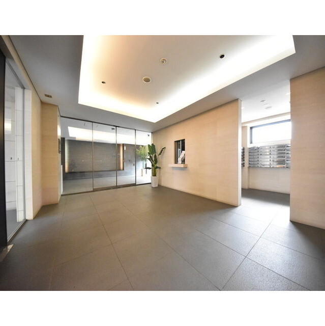 エントランス　明るい室内です