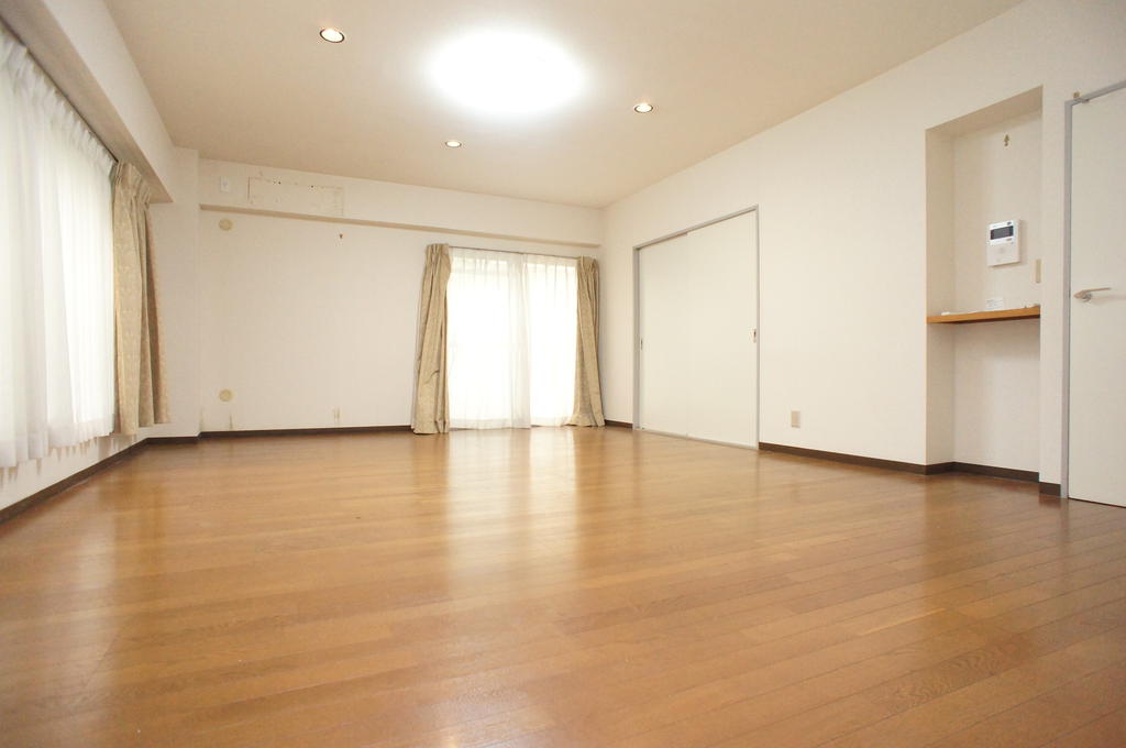 居室・リビング　ＬＤＫ１５．３帖！フローリング仕様！