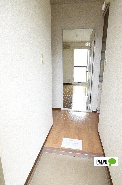 玄関　他のお部屋のお写真です