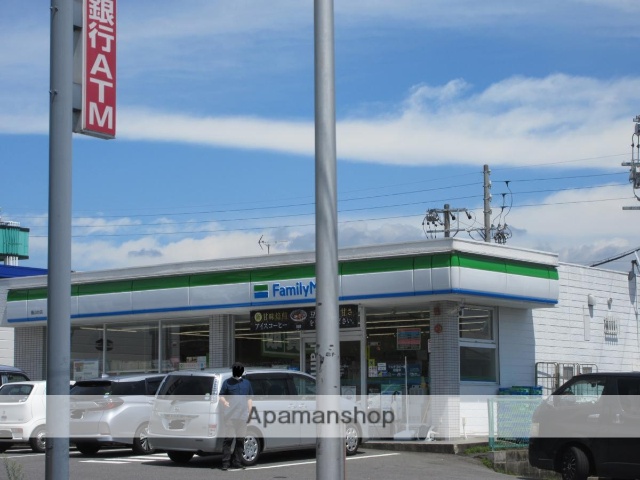 コンビニ　ファミリーマート（コンビニ）まで700m