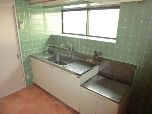 キッチン　壁付けキッチンでスペースを有効活用できます！