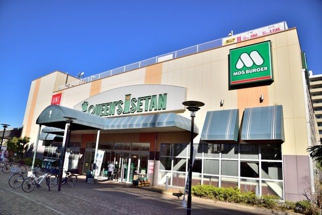 スーパー　クイーンズ伊勢丹杉並桃井店（スーパー）まで516m