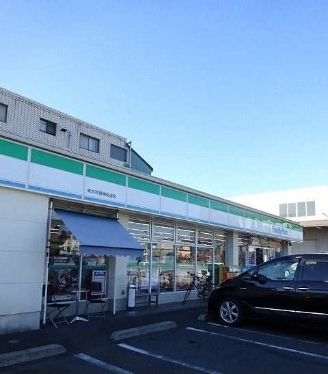 コンビニ　ファミリーマート（コンビニ）まで600m