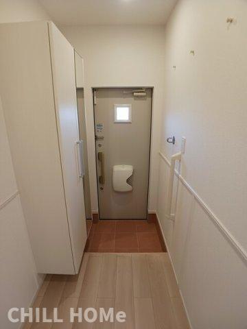 玄関　当社、チルホームのHPもご覧ください(^^)/物件情報多数♪