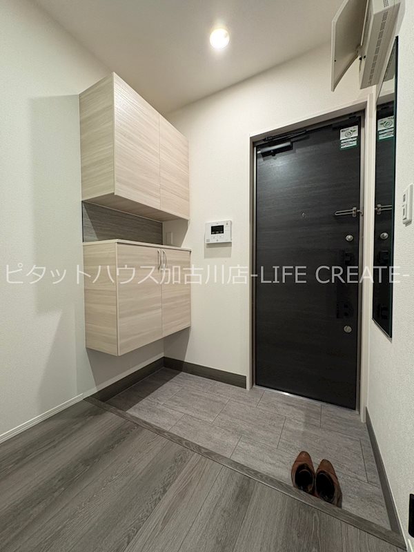 玄関　写真は102