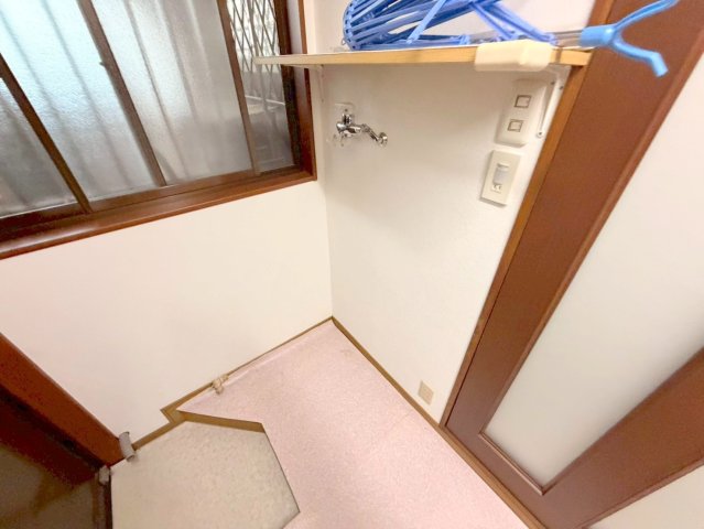その他設備　室内に洗濯機置場があれば雨の日でも濡れる心配がございませんね