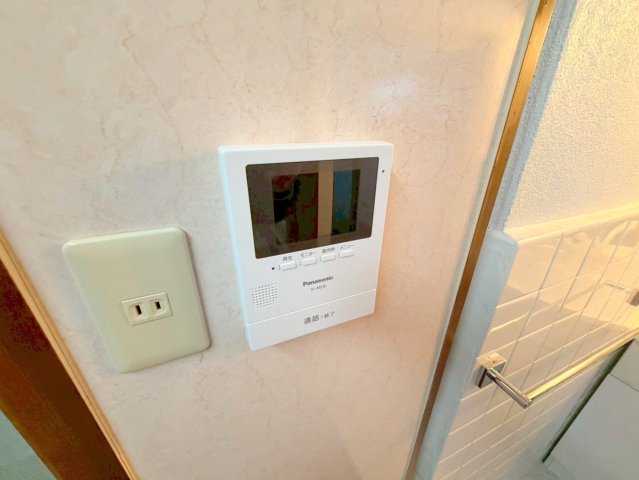 セキュリティ　TVモニターホンで来客が誰か確認してから開けて下さいね