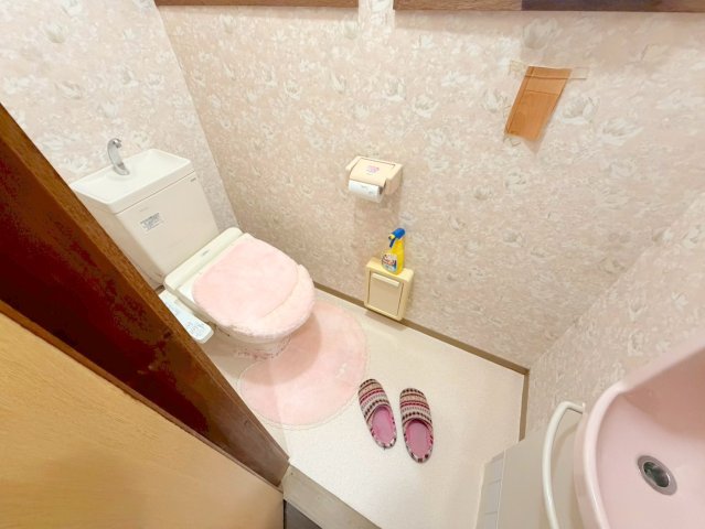 トイレ　綺麗なトイレにはウォシュレット標準装備です。