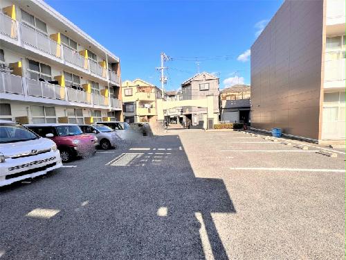 駐車場　駐車場は別料金となります。